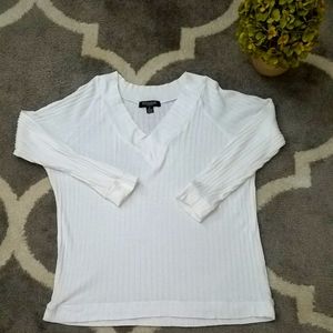 Ribbed v- neck long sleeve pullover